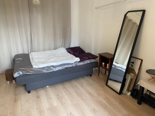 Appartement Paris: agréable chambre d’un grand créateur 2éme étage 58 Rue Damesme Paris