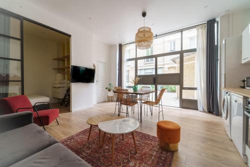 Appartement Parisuites Central Canal Saint Martin Chic & Design & Cosy 235 Rue la Fayette Paris