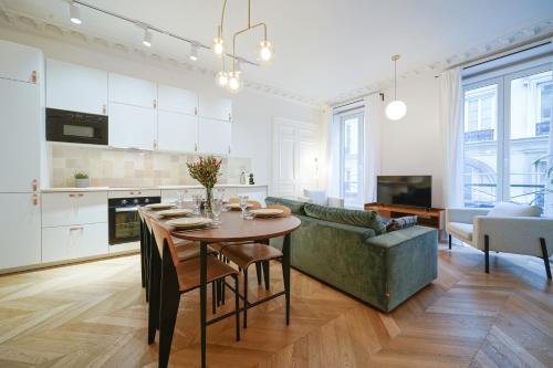 Appartement Parisuites Central Grands boulevards Design Folies Bergères 50 Rue Richer Paris