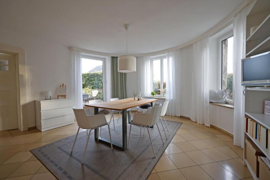 Appartement Paterre Wohnung in der Rosa Villa 16 Wilhelmstraße, 95100 Selb