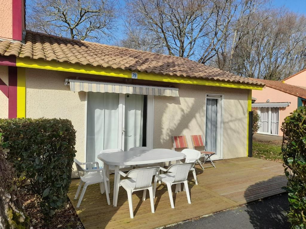 Maison de vacances Pavillon, de 4 à 7 couchages, dans une superbe résidence avec piscine 1 Avenue de la Pètre, 40140 Soustons