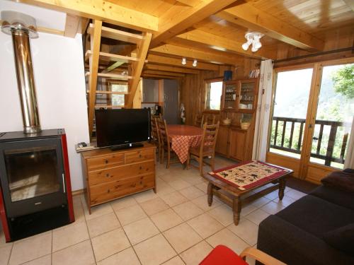Chalet Peaceful Chalet in Les Houches with Mountain Views  Les Houches
