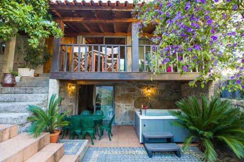 Maison de vacances Pedra Bela - Cozy House w/ Private Jacuzzi @ Geres Lugar do Pardieiro 69 Terras de Bouro