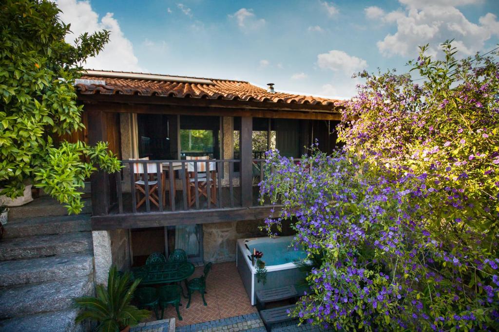 Maison de vacances Pedra Bela - Cozy House w/ Private Jacuzzi @ Geres Lugar do Pardieiro 69, 4840-130 Terras de Bouro