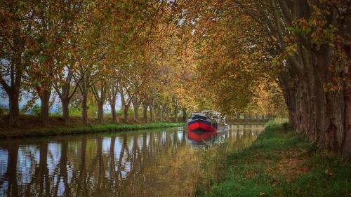 Bateau-hôtel péniche Le Black Mountain La Masquièrette Villepinte