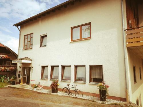 B&B / Chambre d'hôtes Pension Brandner Straubinger Str. 5 Altrandsberg