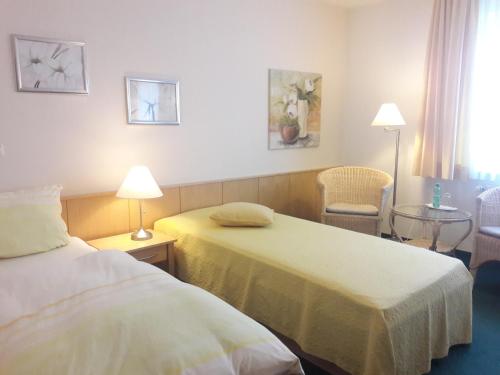 B&B / Chambre d'hôtes Pension Dirkschnieder 18 Flugplatzstraße Schloß Holte-Stukenbrock