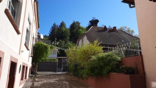 Maison d'hôtes Pension - Gästehaus Zum Pfälzerwald Hauptstraße 50 Hinterweidenthal