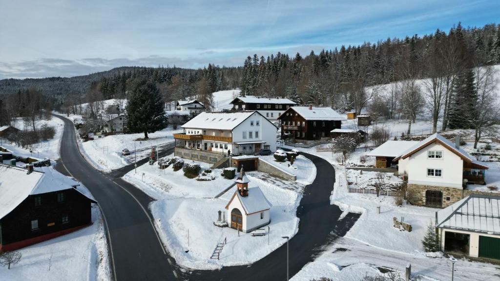 Auberge Pension & Gasthof Bayerisch Häusl Hafenbrädlallee 11, 94252 Bayerisch Eisenstein