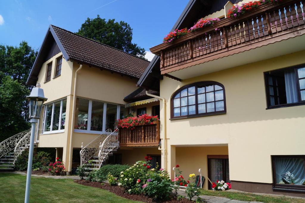 Maison d'hôtes Pension Kordula Straub Zum Lärcheneck 29, 97705 Waldfenster