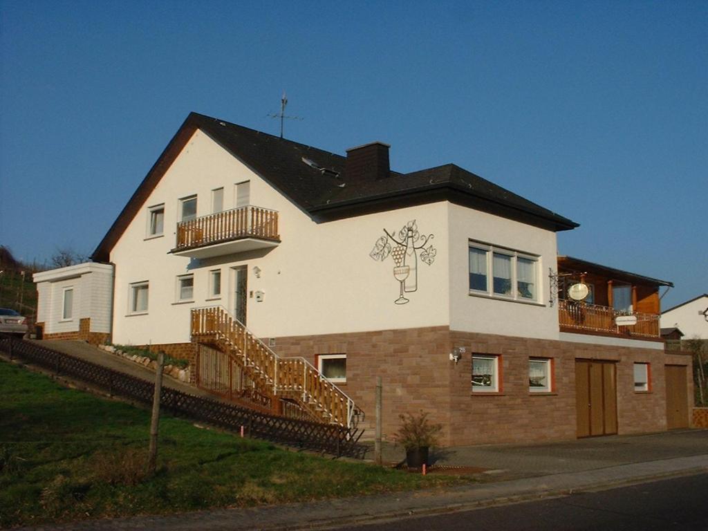 Maison d'hôtes Pension Kroth an der Mosel Hauptstrasse 255, 56867 Briedel