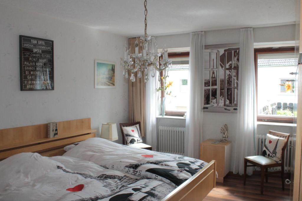 B&B / Chambre d'hôtes Pension Rodenburg Hauptstrasse 38, 54597 Duppach