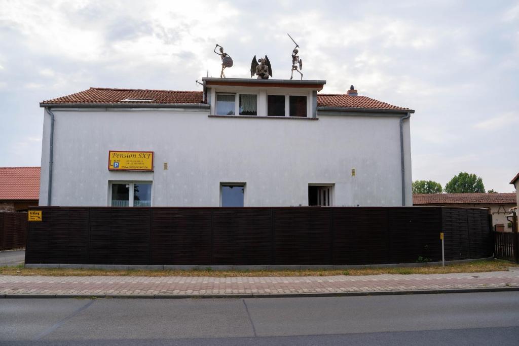 Maison d'hôtes Pension SXF Königswusterhausenerstraße 10, 12529 Schönefeld