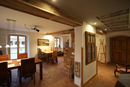 Maison d'hôtes Pension und Falknerei an der alten Schmiede Thälmannstraße 14, WINGS GbR Bernstadt