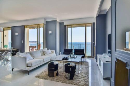 Penthouse apartment with roof terrace by the beach Cannes france