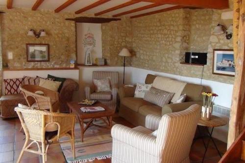 Perfect holiday home with pool in the heart of the Charente countryside Nabinaud france