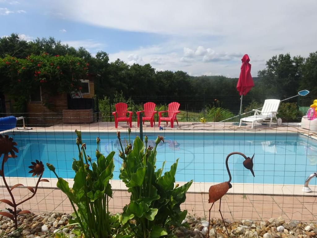 Maison de vacances PERIGOURDINE TYPIQUE AVEC PISCINE ET JARDIN CLOS BELUZIE OUEST, 24130 Ginestet