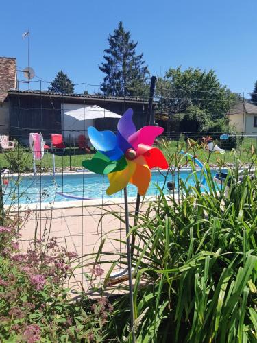 PERIGOURDINE TYPIQUE AVEC PISCINE ET JARDIN CLOS Ginestet france