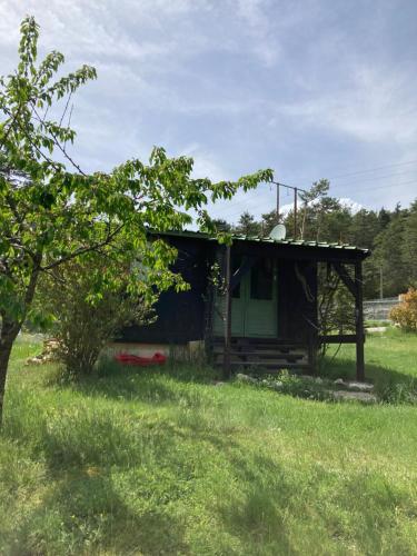 Petit chalet pour amoureux de la nature au « Domaine de Tara » Gréolières france