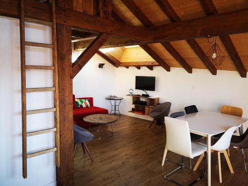 Petit Chalet Vieux Bois Bozel france