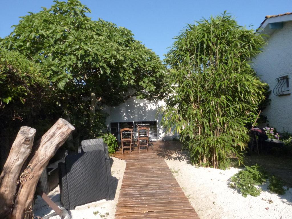 Maison de vacances Petit écrin de verdure entre lac et océan 594 Avenue du Marais, 40600 Biscarrosse