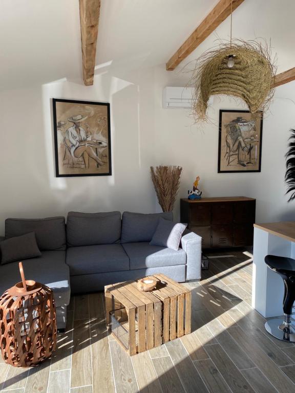 Maison de vacances Petit nid douillet en Luberon avec spa 297 chemin de Sarlin, 84240 Ansouis