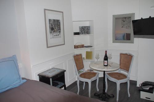 Appartement Petit Paris - Oasis in Marais 1 Passage de l'Ancre Paris