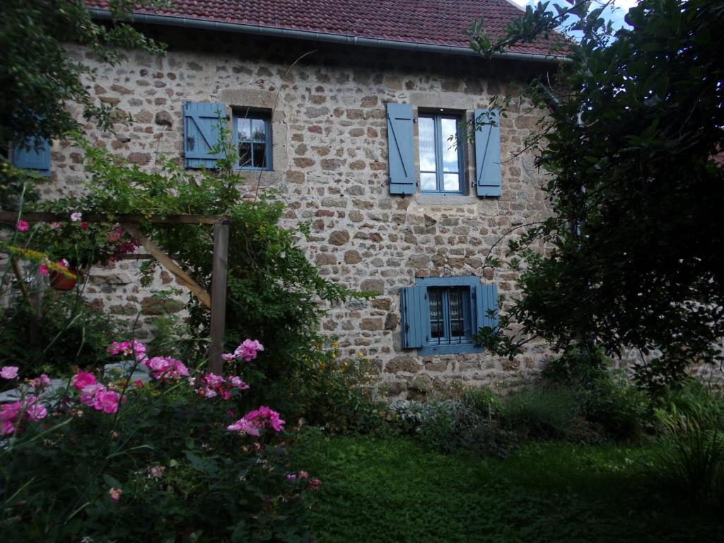 Maison de vacances Petite Ferme d'Autrefois La Roche Bouchard, 23500 Saint-Georges-Nigremont