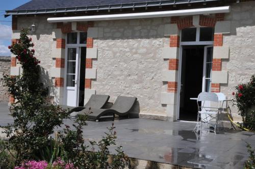 PETITE MAISON des ROSES - GITE 2 Personnes Brain-sur-Allonnes france