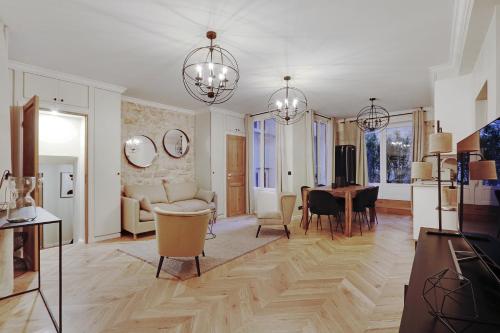 Pick A Flat's Apartment in Le Marais - Rue Saint Martin Paris france