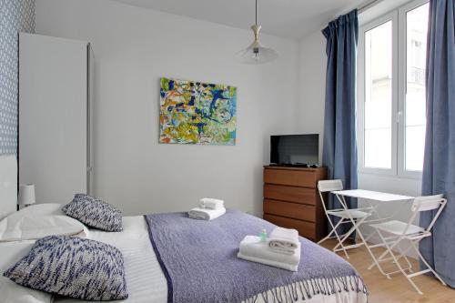 Pick a Flat's Apartment in Montmartre - Rue des Martyrs studio Paris france