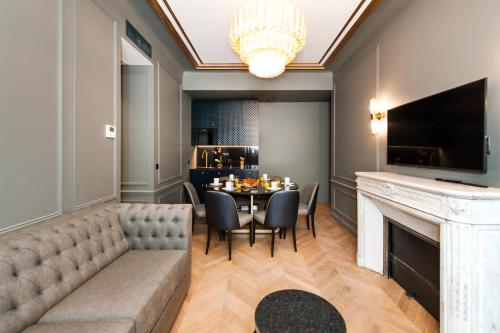 Pick A Flat's Champs Elysees Apartments - Rue Lincoln Paris france