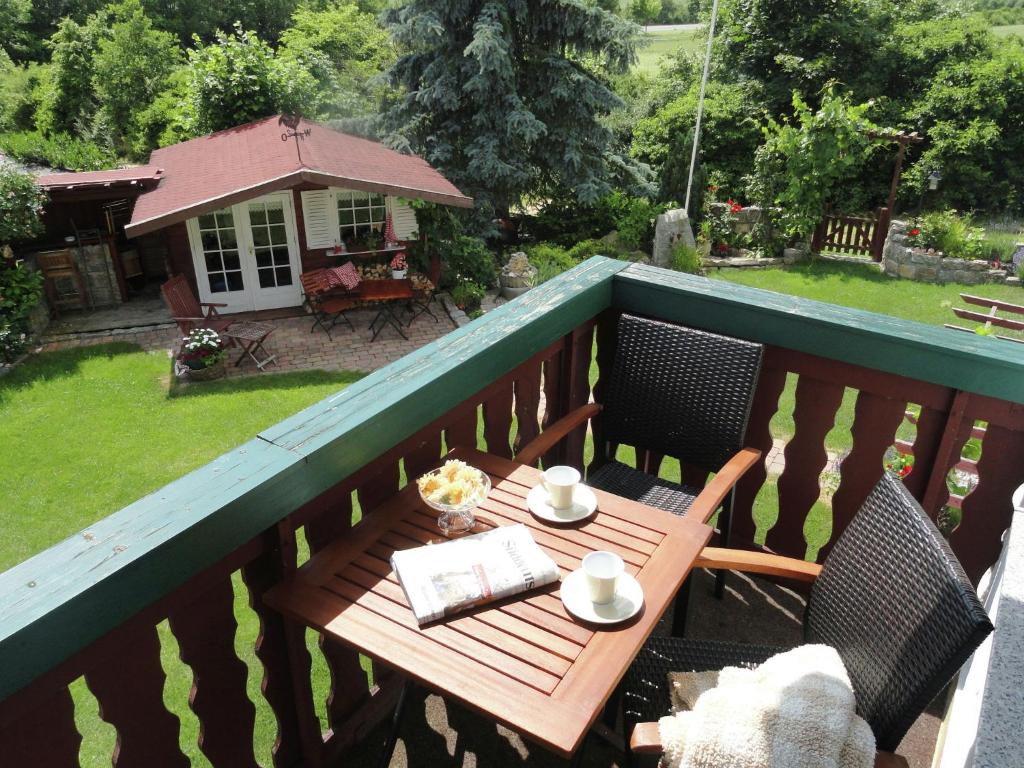 Maison de vacances Picturesque Mansion with Balcony Grill Garden and Heating , 97475 Zeil