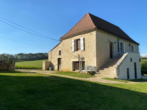 Picturesque renovated farmhouse with pool Les Junies france