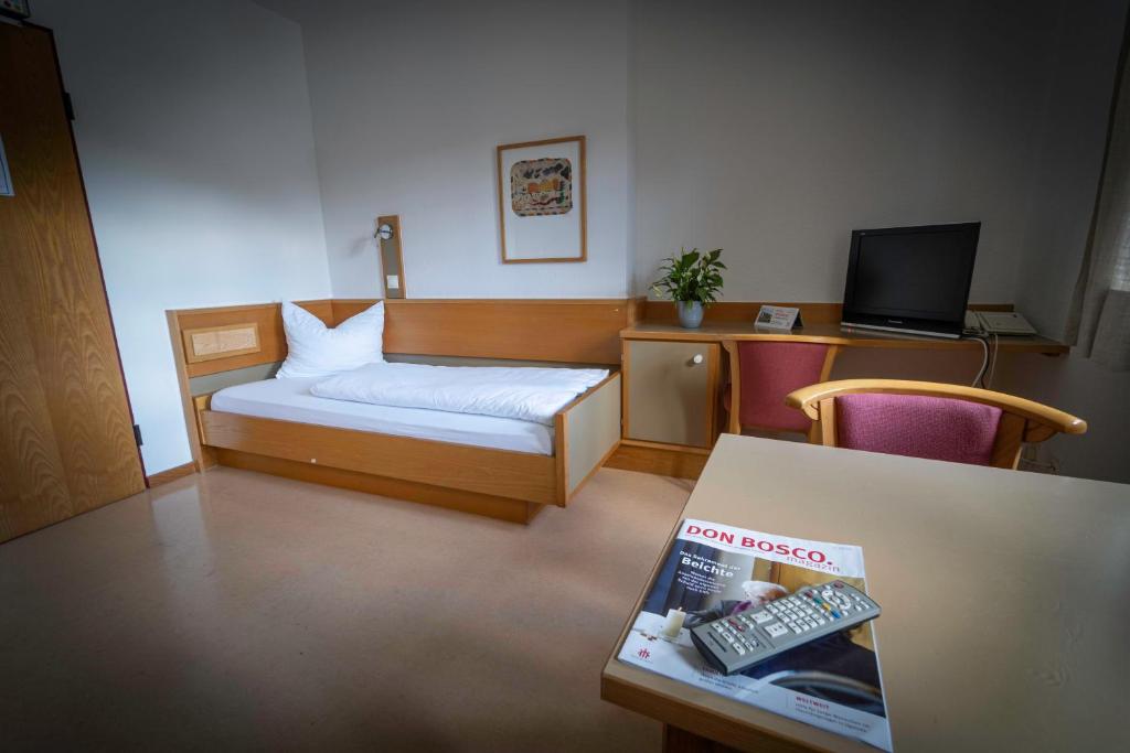 B&B / Chambre d'hôtes Pilger- und Gästehaus Don Bosco 1 Waldwinkler Straße, 84544 Aschau am Inn
