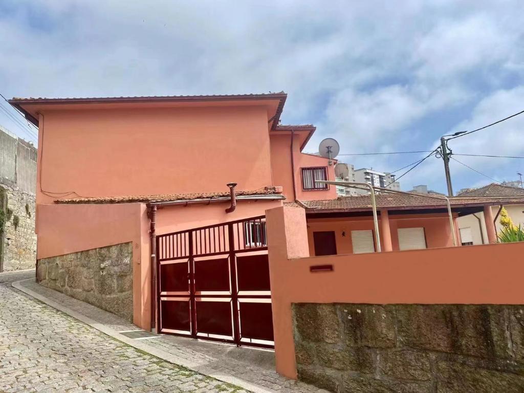 Villa Pink House - Ponte de D. Luís 98 Rua Particular João Félix, 4430-999 Vila Nova de Gaia