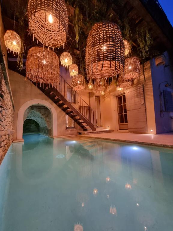 Maison de vacances Piscine troglodyte avec vue incroyable à Gordes Rue Saint-Pons, 84220 Gordes