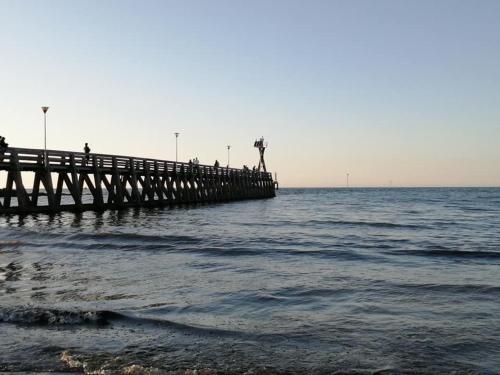 PLAGE et LA MER TRES PROCHE Courseulles-sur-Mer france