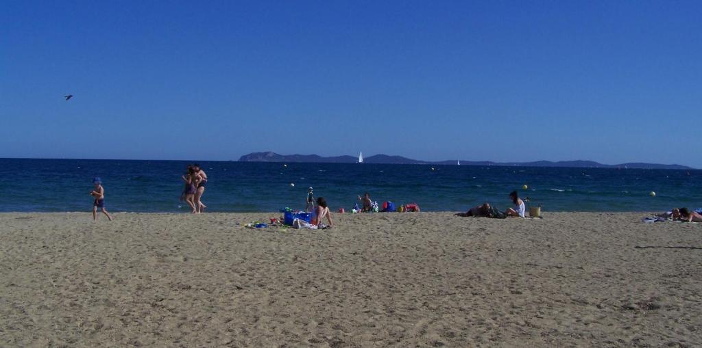 Appartement Plage et soleil les salins d'hyères 13 Place des Pêcheurs, 83400 Les Salins dʼHyères