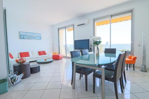 Appartement PLAGE Superb bright apartment with sea view & close to Cannes center 1 Avenue Laugier Cannes