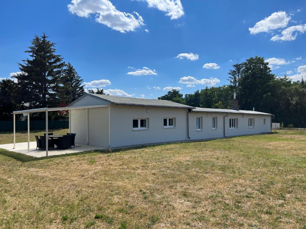 Maison de vacances Platz für die ganze Familie - Bungalow mit großem Grundstück Rostocker Straße 112, 04347 Leipzig