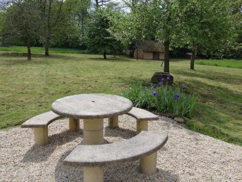 Maison de vacances Pleasant Holiday Home in Isigny Le Buat with Garden  Isigny-le-Buat