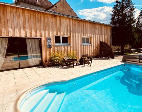 Maison de vacances Pool house-L'hirondelle de Sermizelles- grand jardin, calme et nature aux portes du Morvan 43 Grande Rue Sermizelles