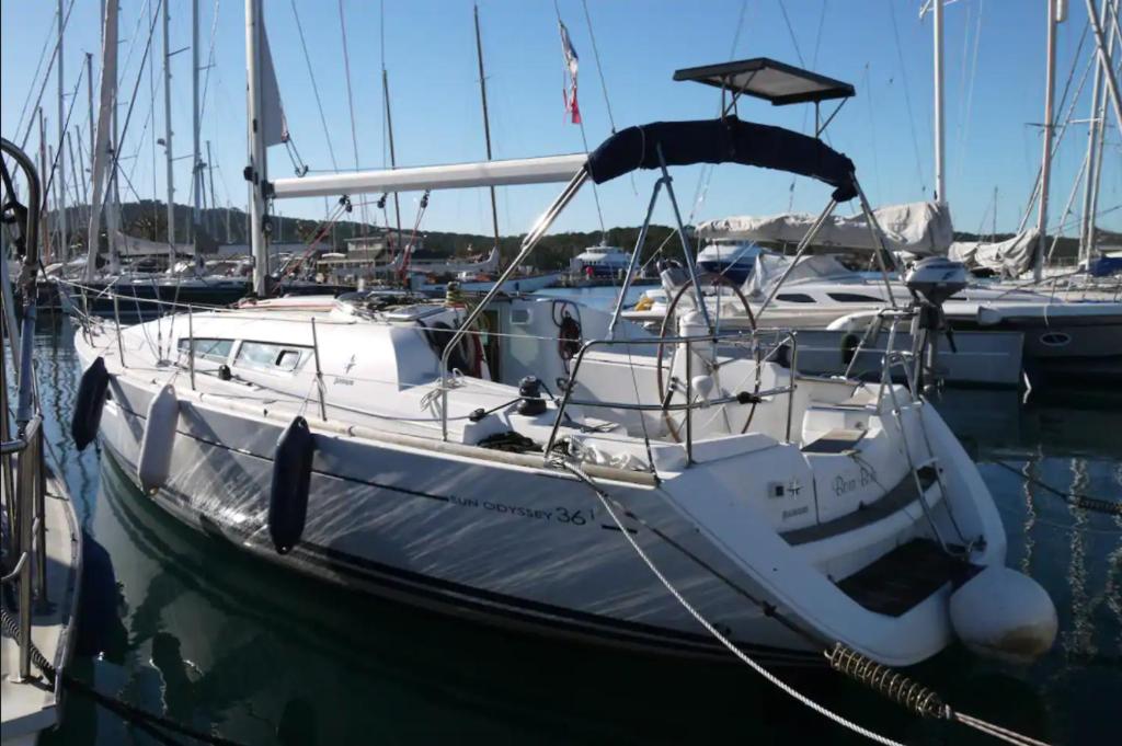 Bateau-hôtel Porquerolles - Nuit insolite à bord du Bora Bora Port de Porquerolles, 83400 Porquerolles