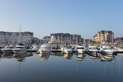 Appartements Port-Guillaume, résidence de vacances avec mer & piscine Avenue des Dunes Dives-sur-Mer