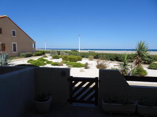 Appartement Port Leucate F2 rdc plage 10 mètres, 25 m2, 5 personnes Résidence la Grande Bleue Leucate