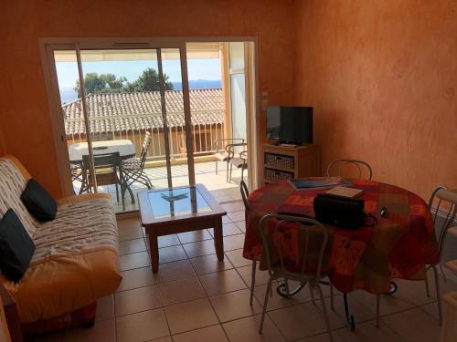 PORTICCIO, AGOSTA PLAGE vue mer pour 6 p, 2 ch, PROMO 7 nuits Porticcio france