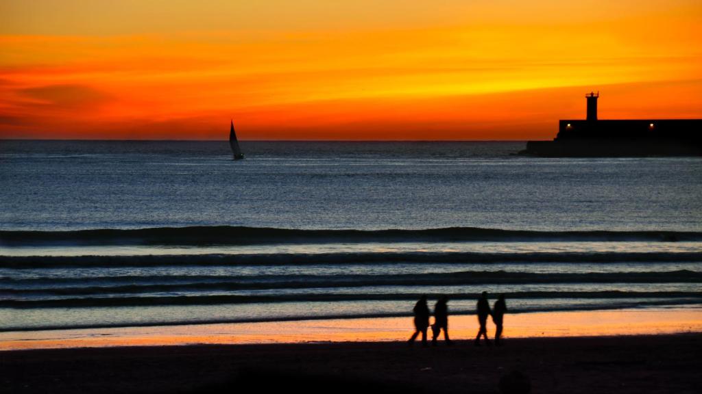 Séjour chez l'habitant Porto's City Park & Surf Beach Rooms Rua Dr. Afonso Cordeiro, 888, 4 Esquerdo, 4450-004 Matosinhos