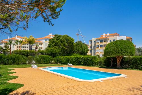 Praia da Rocha, 400 m da Praia, Piscina, Parqueamento, Barbeque e Internet, by IG Portimão portugal