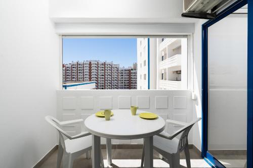 Appartement Praia da Rocha Bliss W/ Balcony - 5min walk to the beach - by LovelyStay Avenida das Comunidades Lusíadas, Clube Praia Rocha III Torre D 5º 533 Portimão